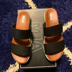 Ladies MIA GG1919 Saige Black Brand new in the box size 6.5Med